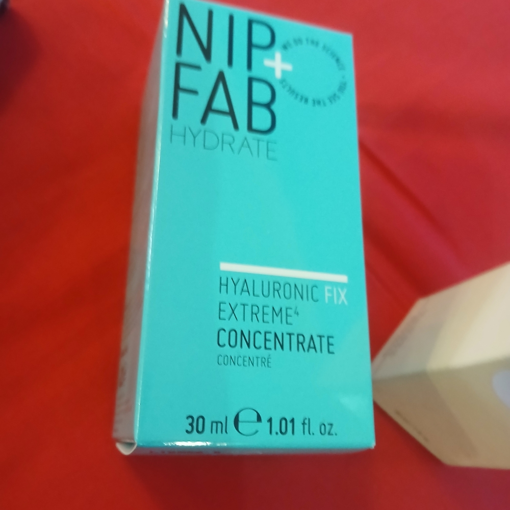 NIP+FAB Hydrate Hyaluronic Fix Extreme Concentrate